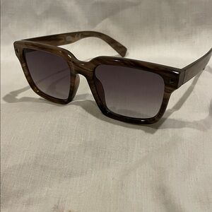 Foster Grant 80s Stylish Brown Square Sunglasses. Flat top, square. Unisex.